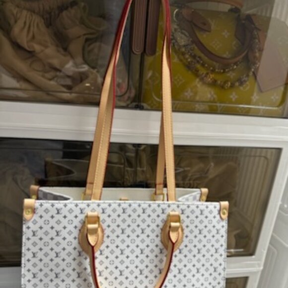 NEW DESIGNER INSPIRED TOTE-PERFECTION - Picture 8 of 9